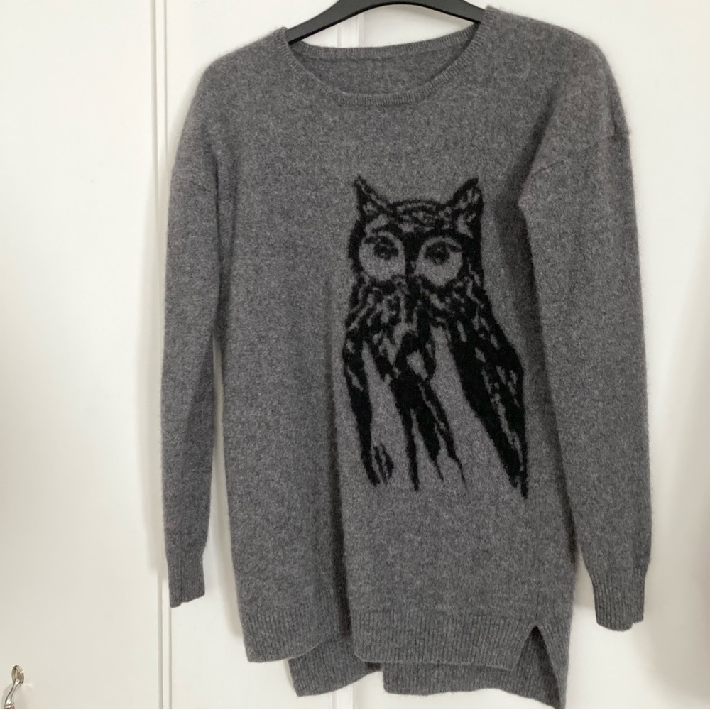 C by Bloomingdales Grey Cashmere Crew Neck Pullover Sweater with Owl Design